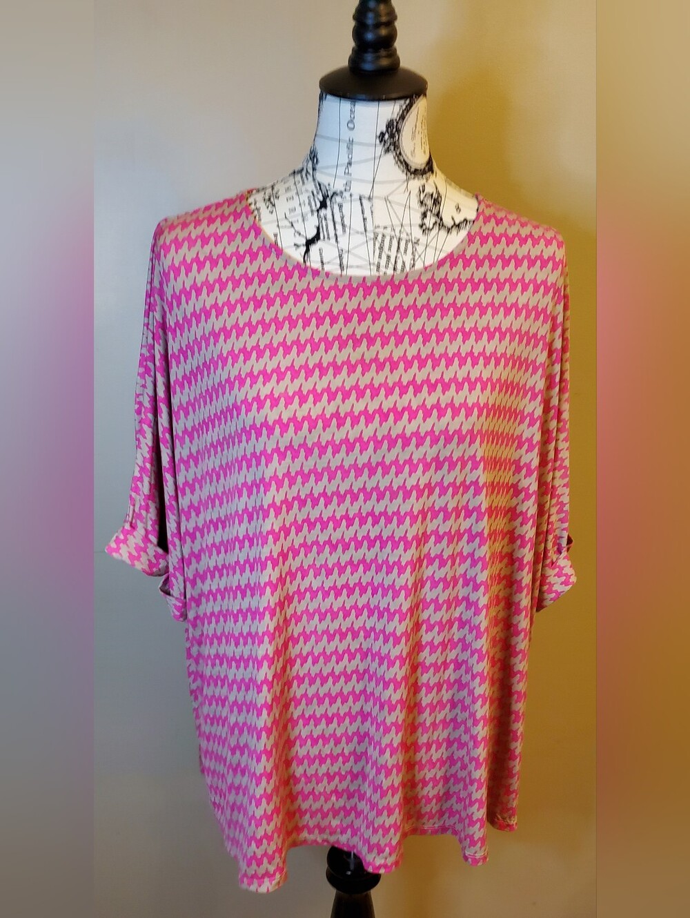 Dear Scarlett Large Oversized Blouse Pink Gray Houndstooth Slinky Short Sleeve